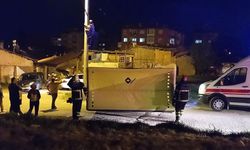 Çorum'da intihar girişimi: Polis, direğe çıkan adamı kurtardı!