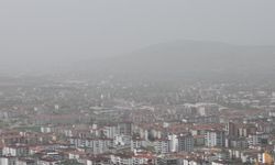 Elazığ'da toz bulutu şehri kapladı: Görüş mesafesi azaldı!
