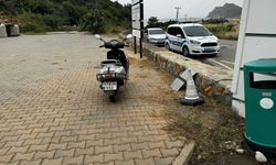 Antalya'da ehliyetsiz motosiklet kazası! Yaralılar hastaneye kaldırıldı