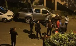 Eyüpsultan'da Akşemsettin Mahallesi'nde silahlı saldırı! Park halindeki araçlara kurşun yağdı