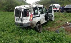 Mudurnu'da korkutan kaza: Araç takla attı 3 kişi yara almadan kurtuldu!