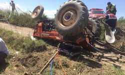 Tarlada traktör devrildi: 59 yaşındaki adam hayatını kaybetti