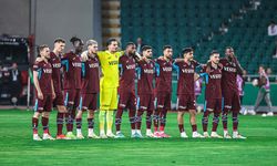 Trabzonspor TFF'yi protesto etti: Oyuncular maçın ilk dakikasında durdular!
