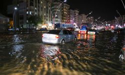 Yağmur ve dolu sel yaratıyor: Uşak'ta yollar kapandı, Nevşehir'de sel ve su taşkını!