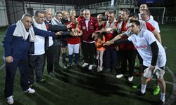 1 Mayıs öncesi enteresan karşılaşma: Bakan Işıkhan, sendika temsilcileriyle futbol maçı yaptı