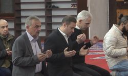CHP'li Başkan Akın, zaferi şükür namazı ile kutladı