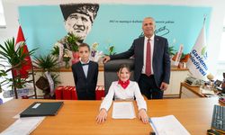 Gaziemir'de 23 Nisan coşkusu: Çocuk başkanlar talimat verdi! Işık koltuğunu çocuklara bıraktı