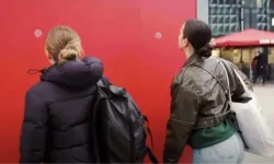 Hollanda'da kokulu reklam panosu! Koklayanlar restorana koşuyor