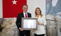 Mazbatasını alan Başkan Çalık, “Komşusuyla arasına duvarlar örmeyen Belediyecilik aklı tüm Türkiye’de galip geldi” dedi