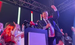 İzmir'de CHP'nin gücü arttı: Mutlu'dan zafer kutlaması