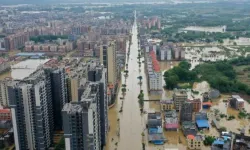 Çin resmen sular altında kaldı: 6 kişi yaralı, 11 kişi kayıp!