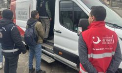 Jandarma operasyonu: Kaçan panelvanın içinden 19 düzensiz göçmen çıktı!