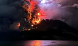 Endonezya'daki Ruang Yanardağı'nda yeniden patlama! Alarm seviyesi 4'e yükseltildi