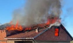 Zonguldak'ta evin çatı katında çıkan yangın paniğe neden oldu!