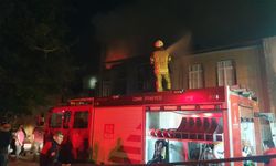 İzmir'de tekstil atölyesinde yangın çıktı! Alevler diğer binalara da sıçradı