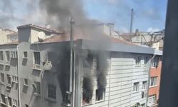 Kağıthane'de tekstil fabrikasında yangın: Makineler alevlere teslim oldu!