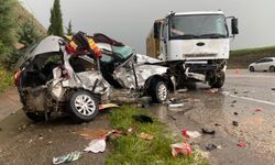 Adıyaman'da otomobil ile kamyon çarpıştı: 2 kişi hayatını kaybetti