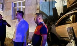 Osmaniye'de kontrolden çıkan otomobil evin duvarına çarptı: 1 yaralı
