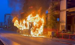 İstanbul Sultanbeyli’de seyir halindeki İETT otobüsünde yangın çıktı