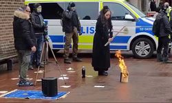 Avrupa'da yine bir skandal : İsveç'te polis gözetiminde Kur'an-ı Kerim yakıldı