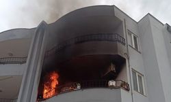 Silifke'de 3 katlı binada yangın: 1 kişi yaralandı!
