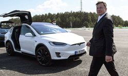 Elon Musk'ın son kararı Tesla hisselerini uçurdu!