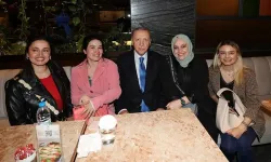 Erdoğan, kafede gençlerle doğum günü kutlamalarına katıldı