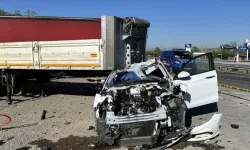 Kırıkkale'de feci kaza: Otomobil yayaya ve tıra çarptı 1 ölü, 2 yaralı!