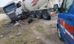 Tokat'ta trafik kazası: Araç tarlaya, sürücü yola fırladı!