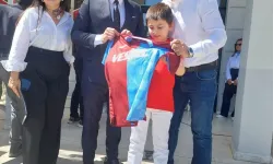 Trabzonspor, kalpleri ısıtan bir hareketle Hüseyin Keçici Özel Eğitim Uygulama Okulu öğrencilerini sevindirdi
