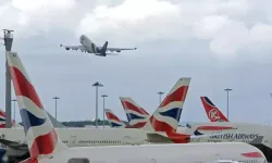 Londra Heathrow Havaalanı'nda panik! İki yolcu uçağı pistte çarpıştı!