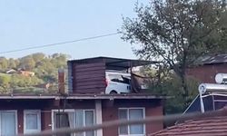 İnanılmaz görüntü! Bir adam Fiat Doblo'sunu evinin çatısına park etti!
