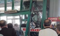 SON DAKİKA..| İzmir Otogarı'nda otobüs terminale girerek kaza yaptı!