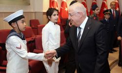 Milli Savunma Bakanı Yaşar Güler, TRT Çocuk Korosu ile bir araya geldi!