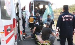 Afyon'da yolcu otobüsü kamyonetle çarpıştı: 17 yaralı!