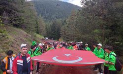 60 metrelik Türk bayrağı ile gençlik yürüyüşü: İskilip'te coşku dorukta!