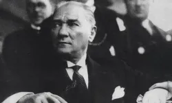 Samsun'da duygu dolu anlar: Atatürk'ü temsilen eden bayrak karaya çıktı!