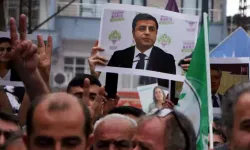 Adana'da HDP'liler Kobani Davası'na tepki olarak yürüyüş düzenledi: "Bu kararı tanımıyoruz!"