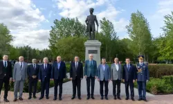 TBMM Başkanı Numan Kurtulmuş'tan, Astana’daki Atatürk Anıtı’na ziyaret!
