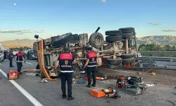Sivas-Erzincan karayolunda kamyon devrildi: 1 ölü 2 yaralı!