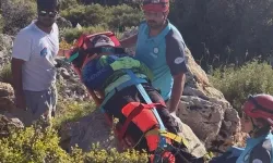 Yamaç paraşütü yapan Rus turist kayalıklara düştü