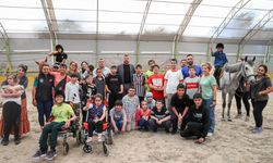 Buca'da atlı terapi etkinliği: Engelli çocuklar ata bindi, mutlulukla buluştu!