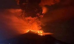 Endonezya'da yanardağ paniği! Ruang Yanardağı'nda tehlike arttı, 12 bin kişi tahliye edildi!