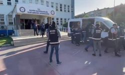 İzmir'de silah ve uyuşturucu ticareti yapan 16 şüpheliden 7'si tutuklandı