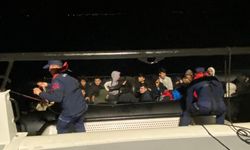 Dikili'de sahil güvenlik operasyonu: 22 düzensiz göçmen yakalandı!