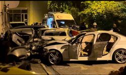 Sarıyer'de araç dur ihtarına uymayınca kaza: Park halindeki çarptığı araçlar hasarlı
