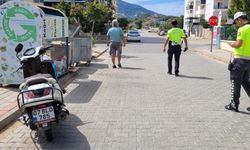 Antalya'da hafif ticari araç ile motosiklet çarpıştı: 2 yaralı