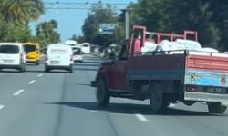 Alanya'da trafik kabusu! Kamyonet sürücüsü zikzak çizerek diğer sürücüleri tehlikeye attı