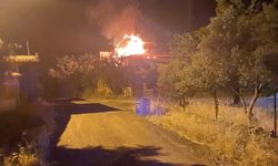 Kula'da ev yangını: İtfaiye ekipleri paniğe neden olan yangını söndürdü, ev kullanılamaz hale geldi