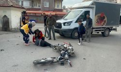 Aksaray’da kamyonet ile motosiklet çarpıştı: Yaralılara ilk müdahale vatandaşlardan!